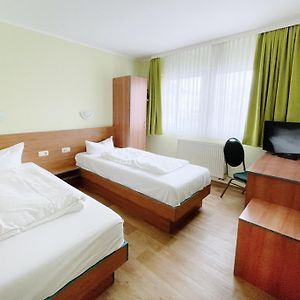 Zimmer mit zwei Einzelbetten